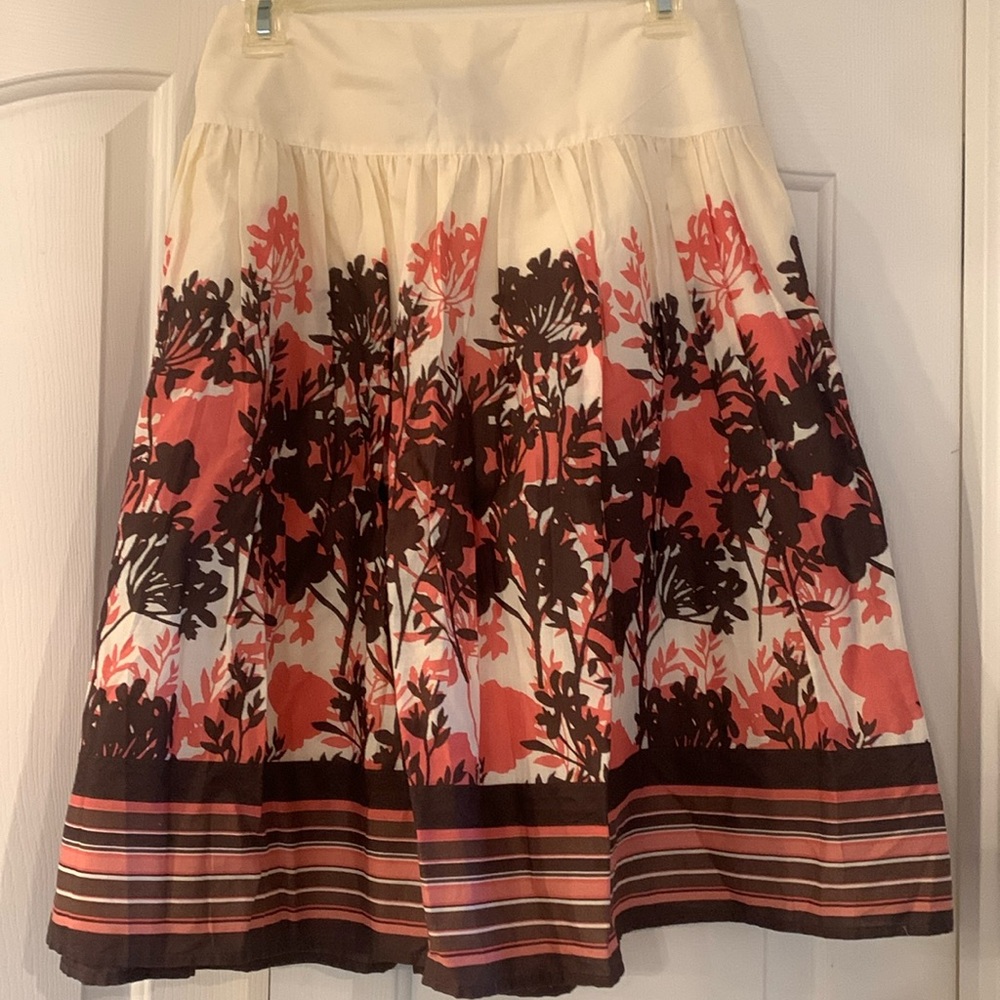 Apt.9 size 12 skirt. Skirt is lined. Cream colored with pink/brown accents.